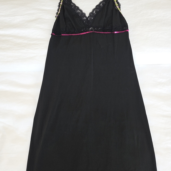 Dolce & Gabbana Black Chemise/Dredd with Pink Accents - Picture 4 of 9